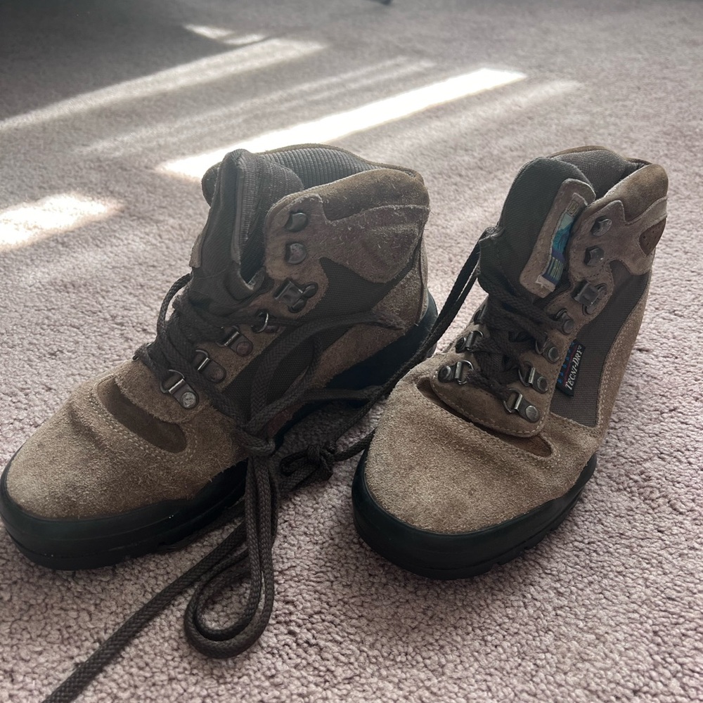 90s vintage hiking boots